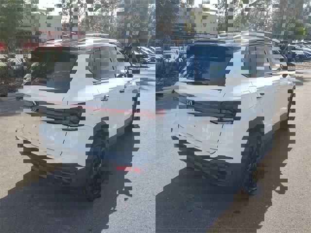 Certified 2025 Volkswagen Taos SE image 4