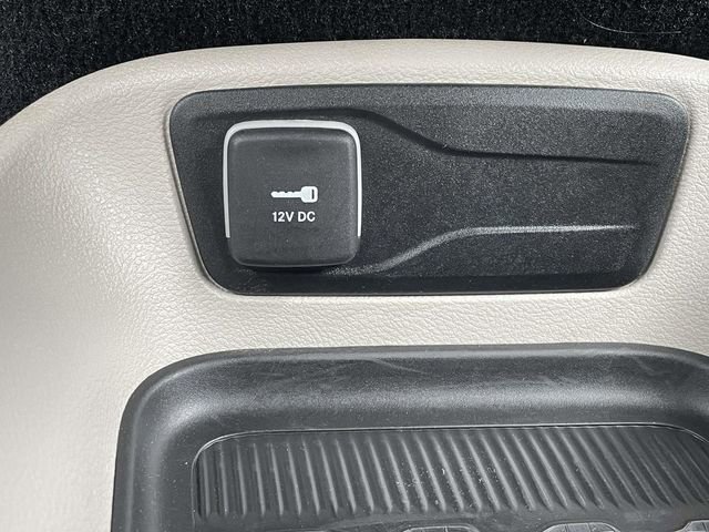 Used 2024 Chrysler Pacifica Touring-L image 40