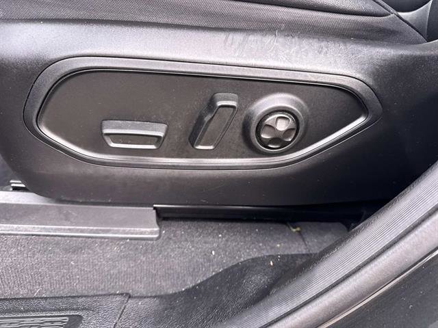 Used 2023 Jeep Grand Cherokee L Limited w/ Black Appearance Package image 13