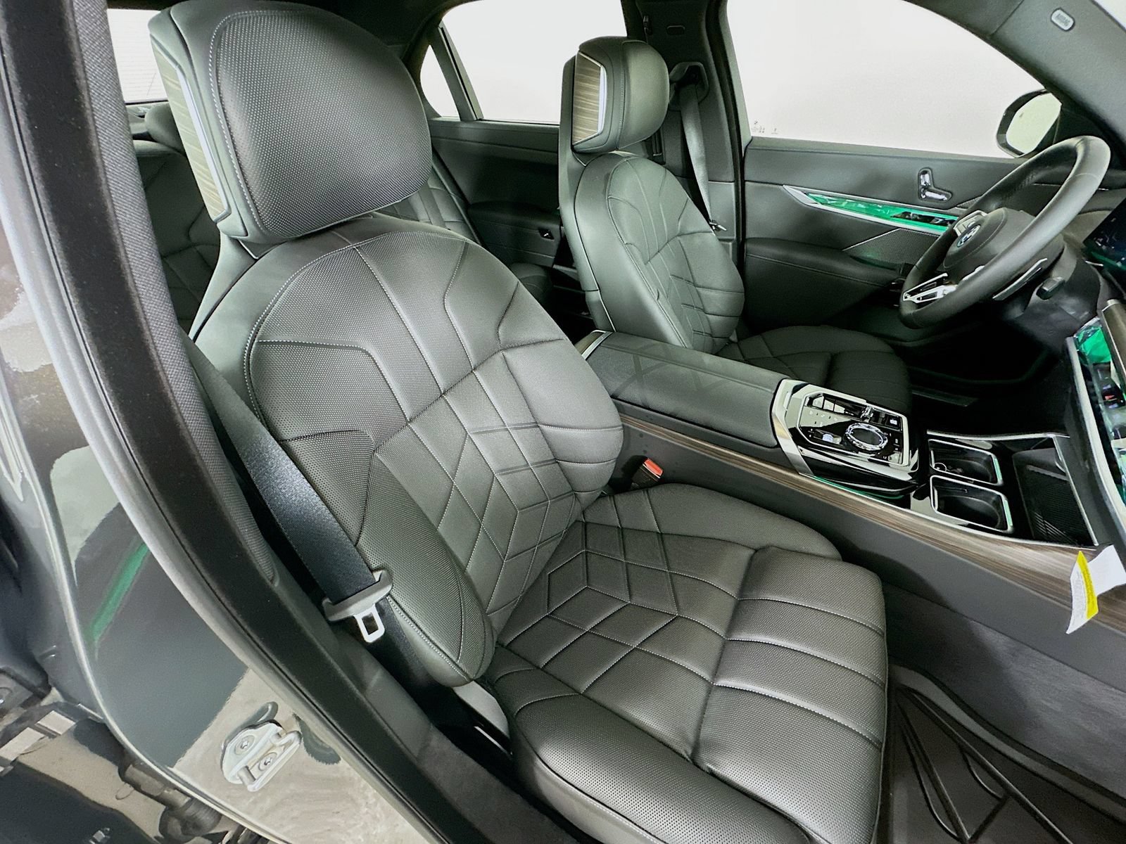 New 2026 BMW 750e xDrive w/ Executive Package AWD/4WD image 43
