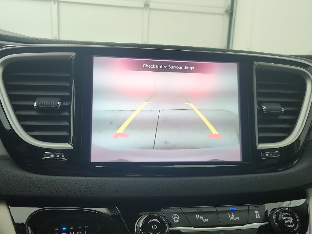 Certified 2024 Chrysler Pacifica Touring-L FWD image 28