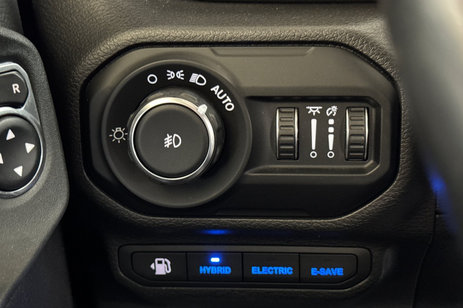 Used 2022 Jeep Wrangler Unlimited Sahara AWD/4WD image 36