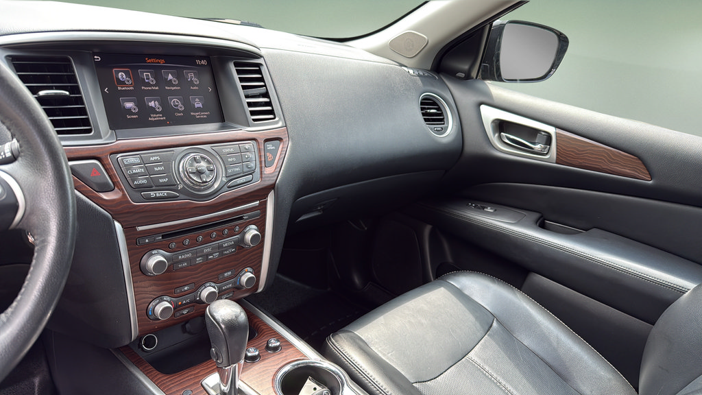 Used 2017 Nissan Pathfinder Platinum AWD/4WD image 31