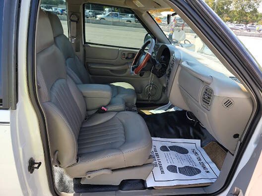 Used 2003 Chevrolet S10 Pickup 2WD Extended Cab w/ Convenience Package image 7
