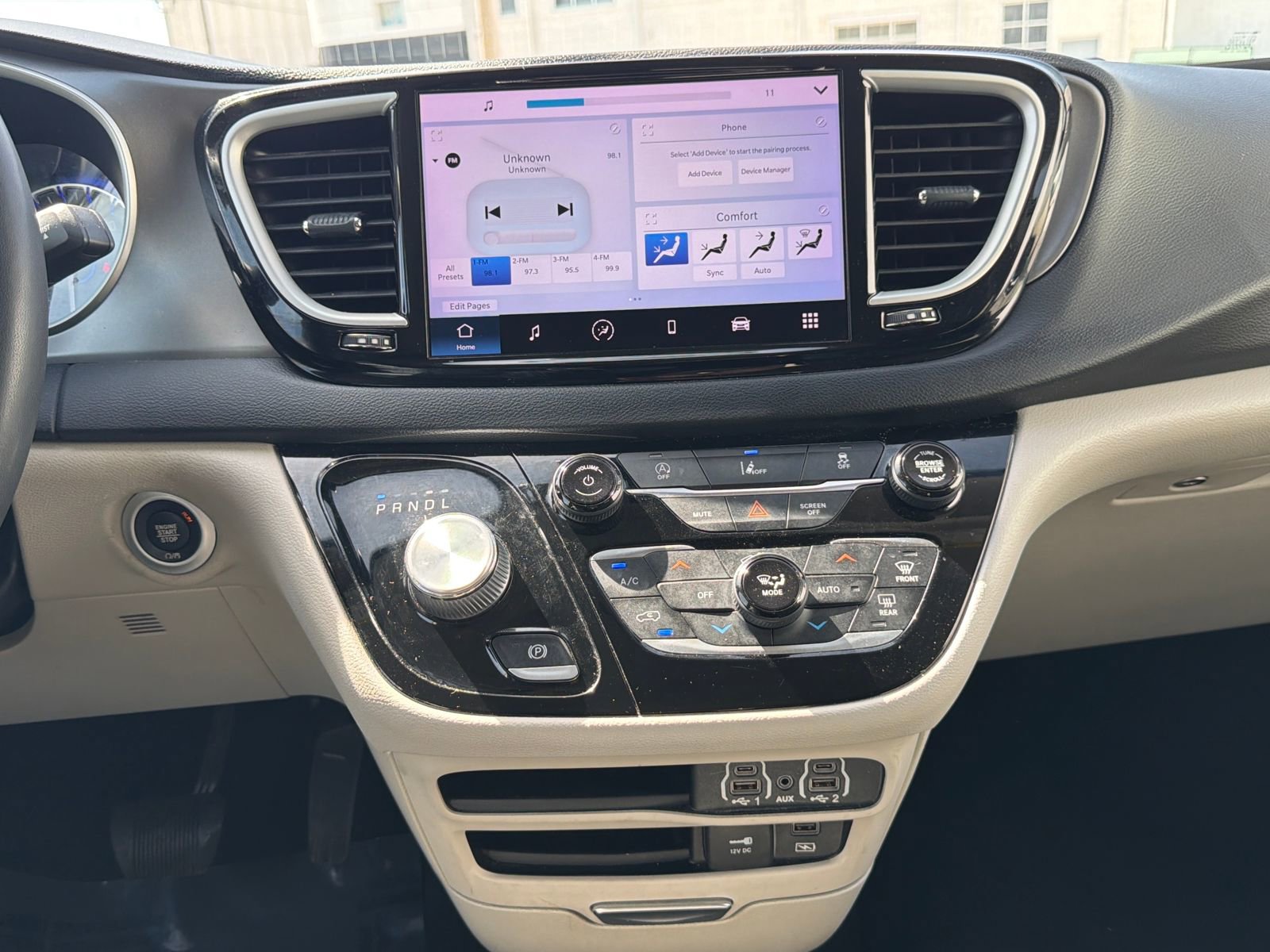 Used 2022 Chrysler Pacifica Touring-L image 25