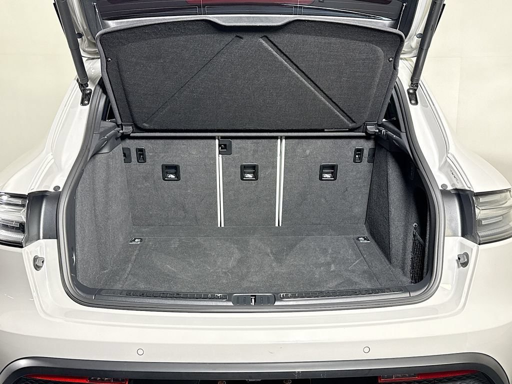 Certified 2024 Porsche Macan GTS AWD/4WD image 29