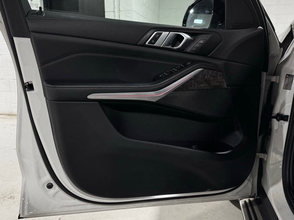 Used 2023 BMW X5 xDrive40i w/ Premium Package image 16