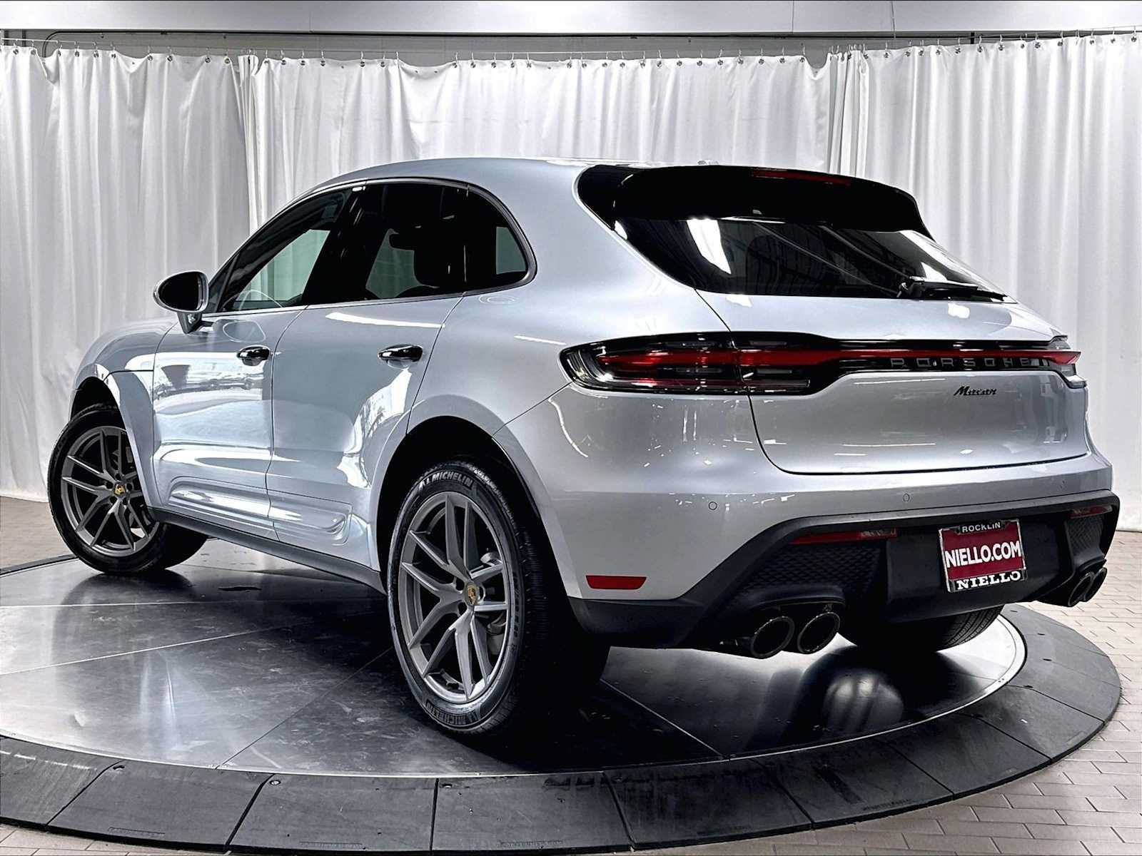 Used 2026 Porsche Macan AWD/4WD image 3