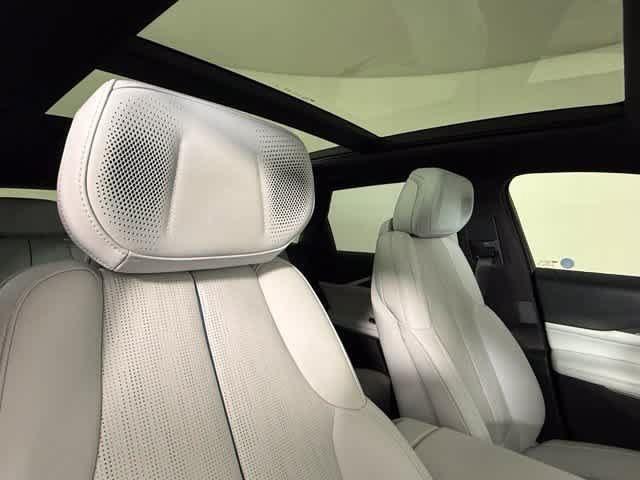 Used 2024 Cadillac Lyriq Luxury RWD image 30