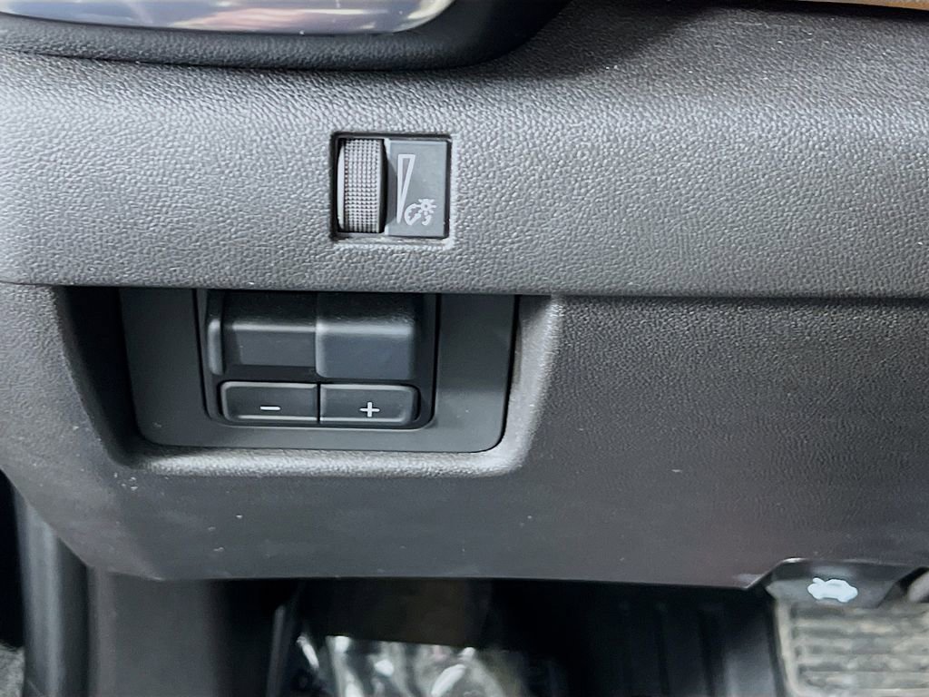 Used 2023 GMC Canyon AT4 w/ AT4 Premium Package image 9