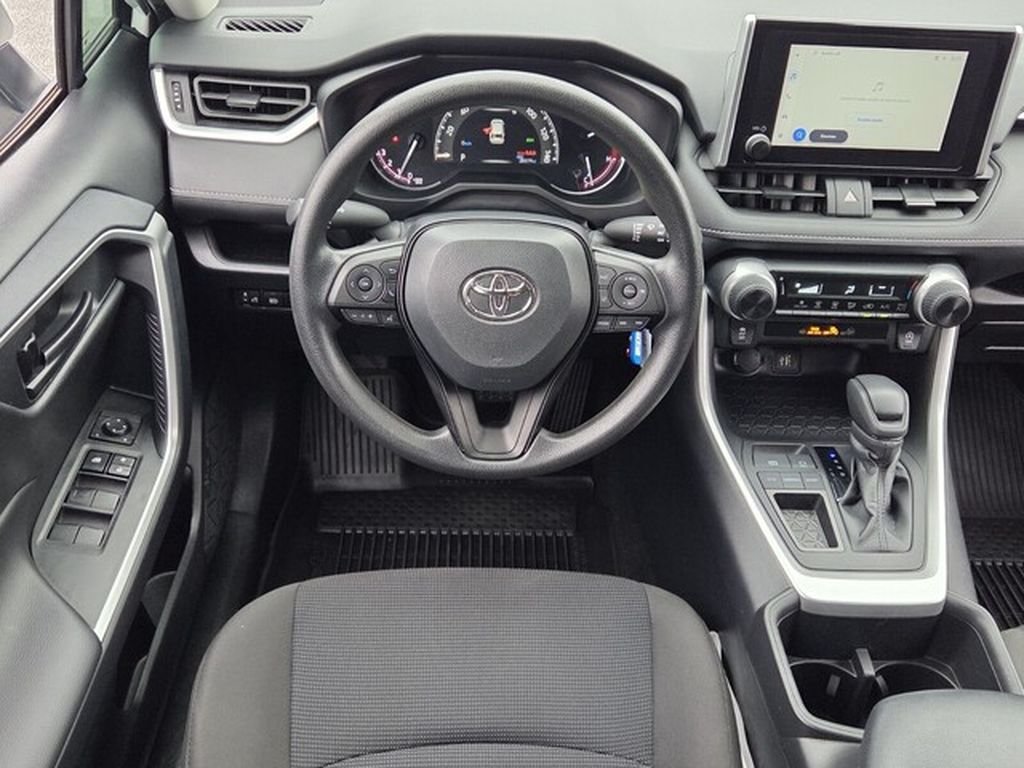 Used 2024 Toyota RAV4 LE FWD image 9