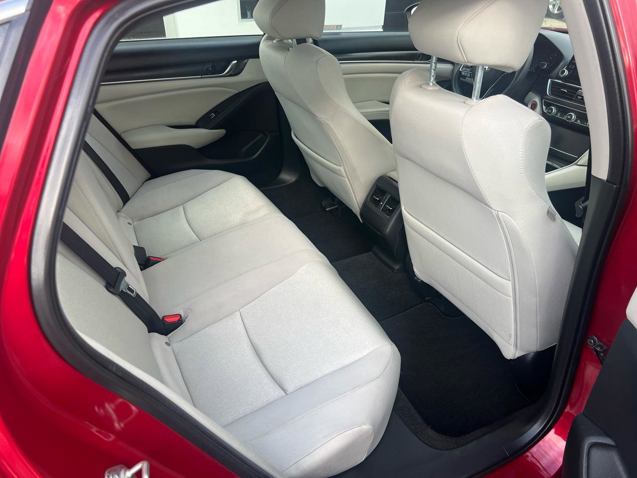 Used 2018 Honda Accord EX image 10