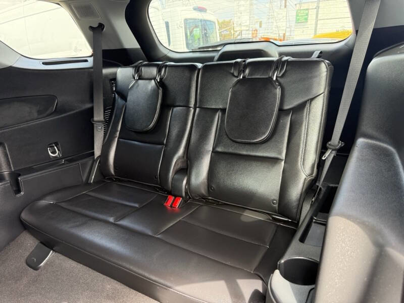 Used 2023 Ford Explorer Limited image 17