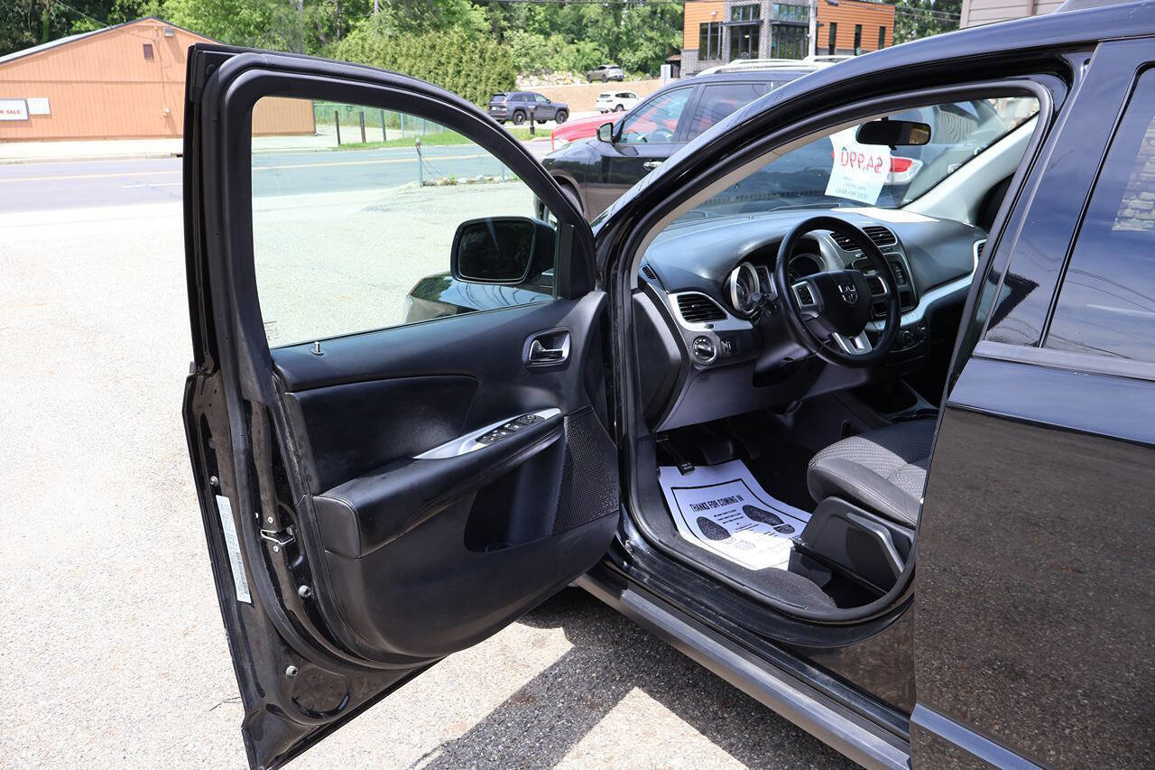 Used 2018 Dodge Journey SXT w/ Blacktop Package AWD/4WD image 11