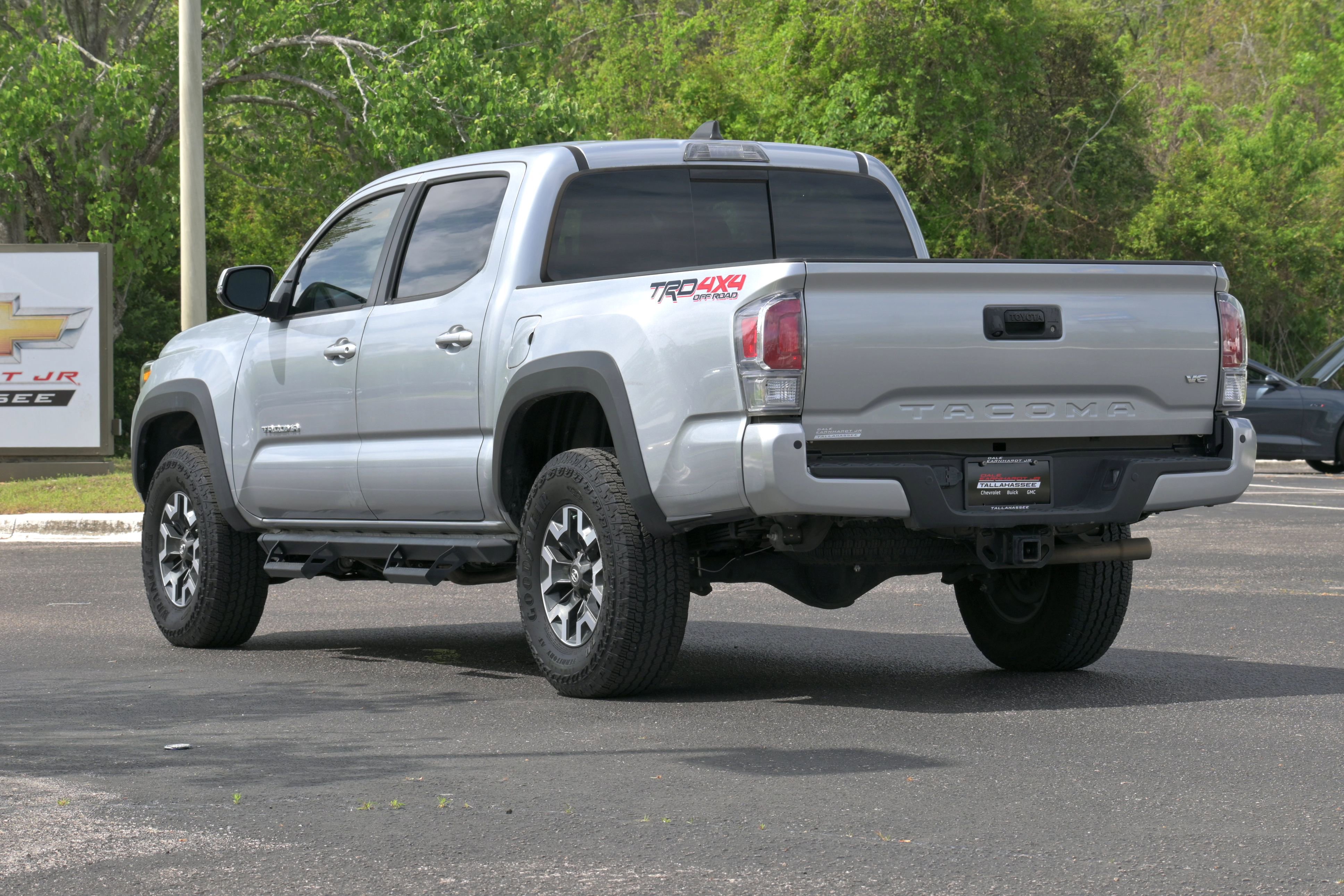 Used 2023 Toyota Tacoma TRD Off-Road w/ TRD Premium Off Road Package image 3