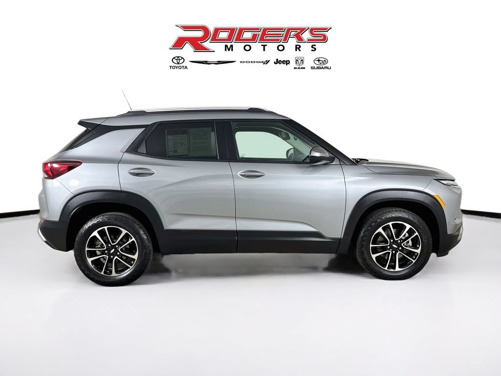Used 2025 Chevrolet TrailBlazer LT w/ Driver Confidence Package AWD/4WD image 14