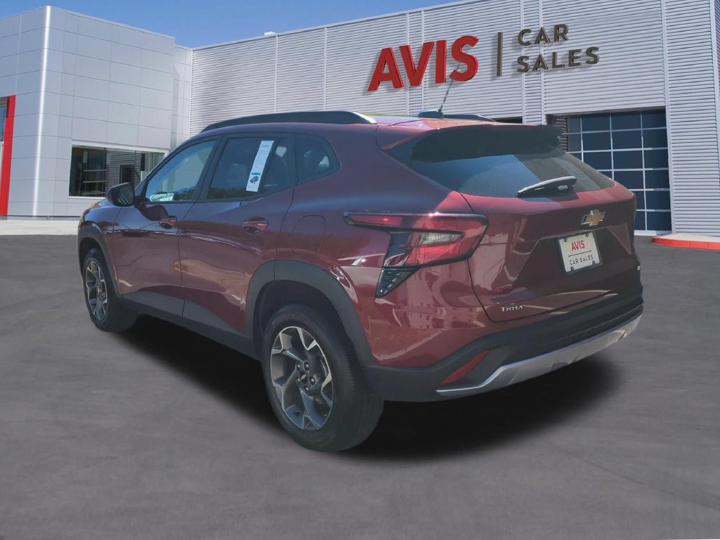 Used 2025 Chevrolet Trax LT w/ LT Convenience Package FWD image 9