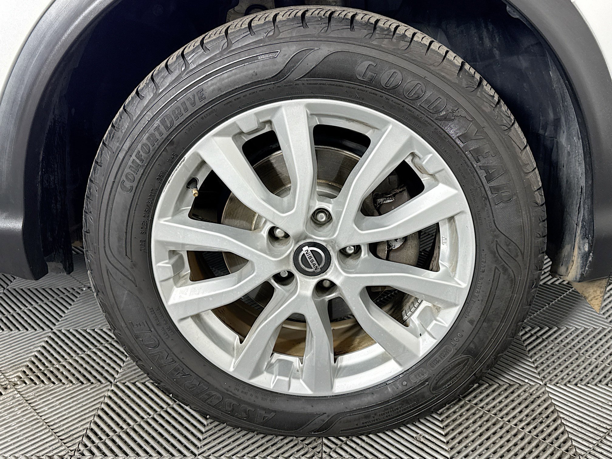 Used 2020 Nissan Rogue Sport SV image 31