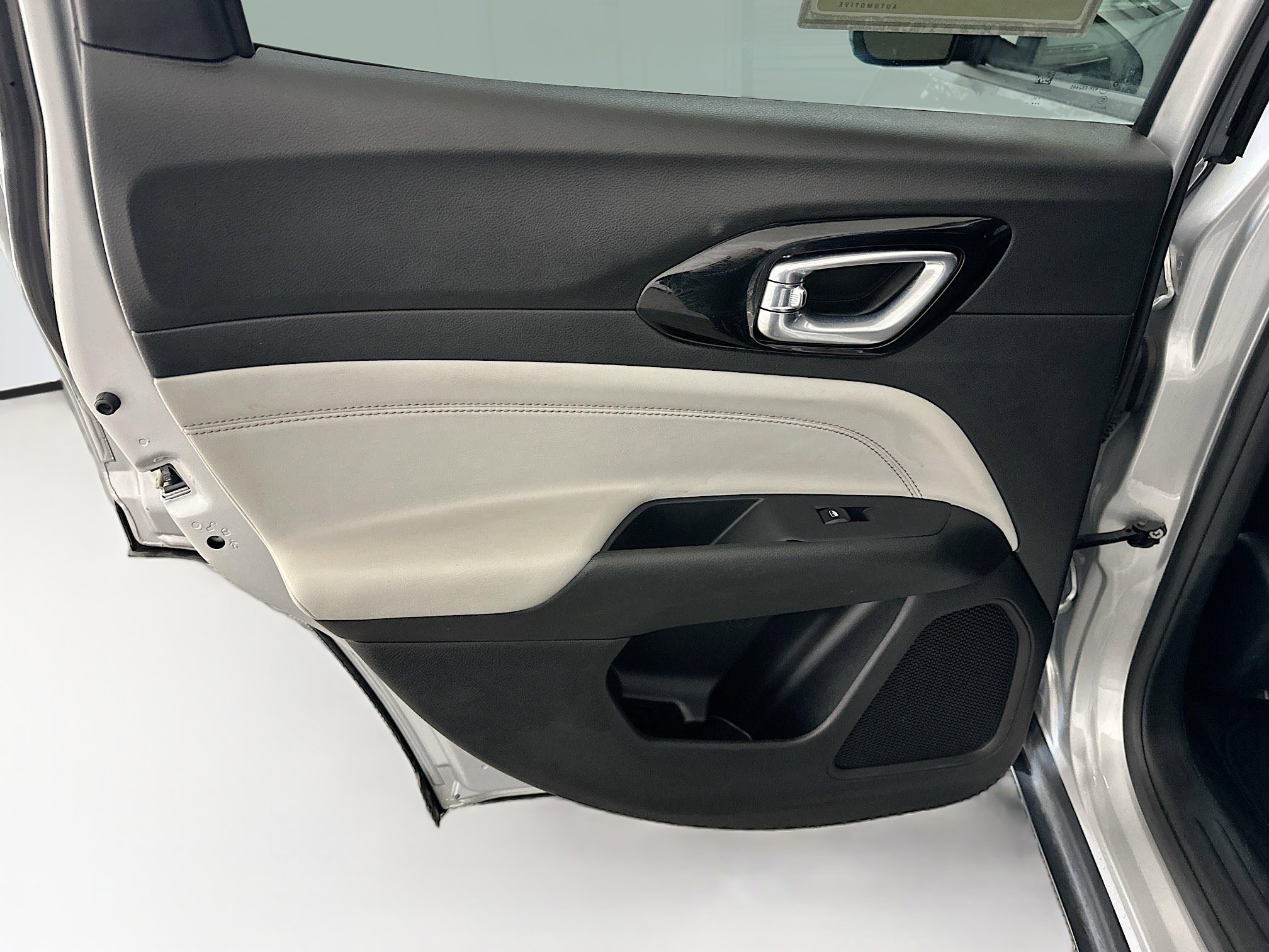 Used 2025 Jeep Compass Limited image 26