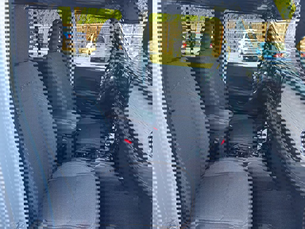 Used 2024 Jeep Wrangler Sahara image 31