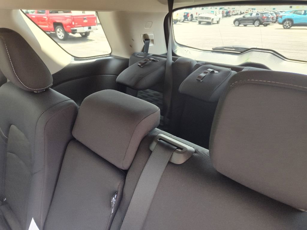 Used 2025 Nissan Pathfinder SV image 13