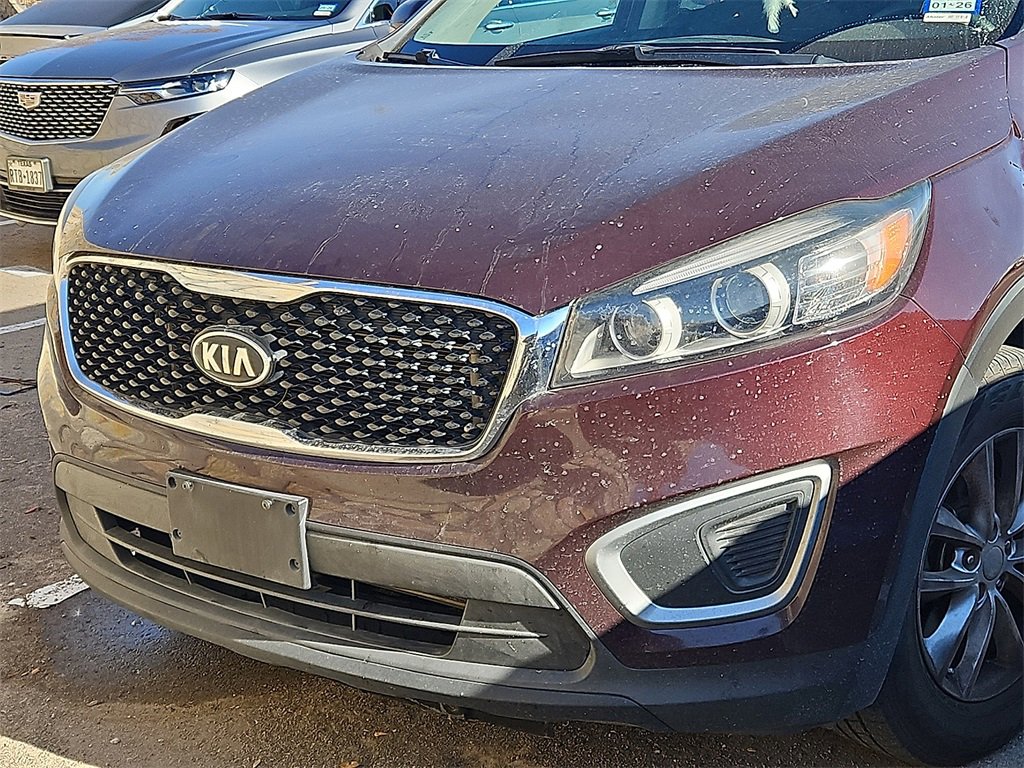 Used 2018 Kia Sorento LX image 2