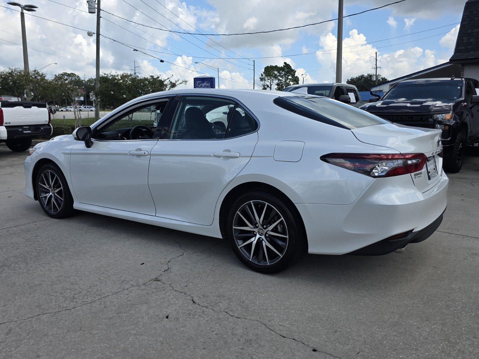 Certified 2022 Toyota Camry XLE w/ Navigation Upgrade Package FWD image 4