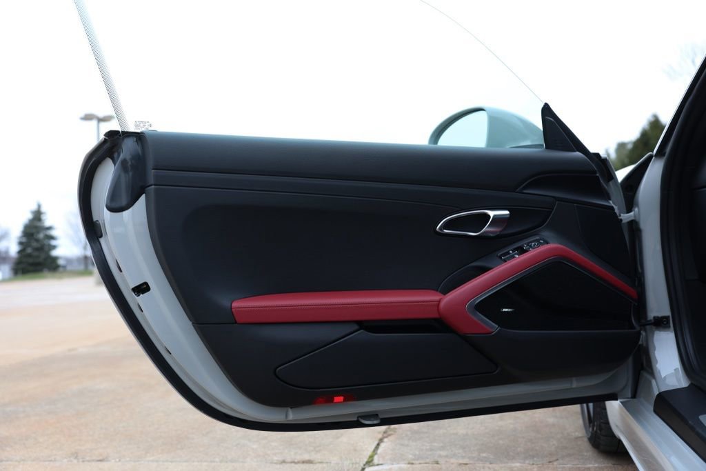 Used 2025 Porsche 718 Cayman image 30