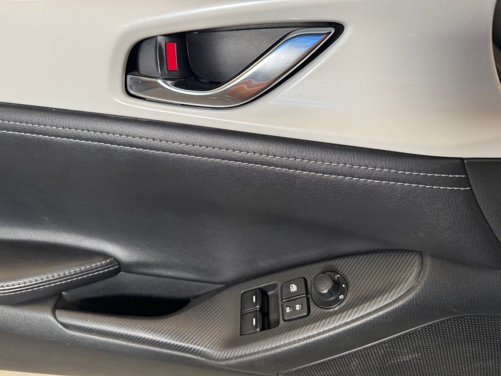 Used 2021 MAZDA MX-5 Miata Grand Touring RWD image 18