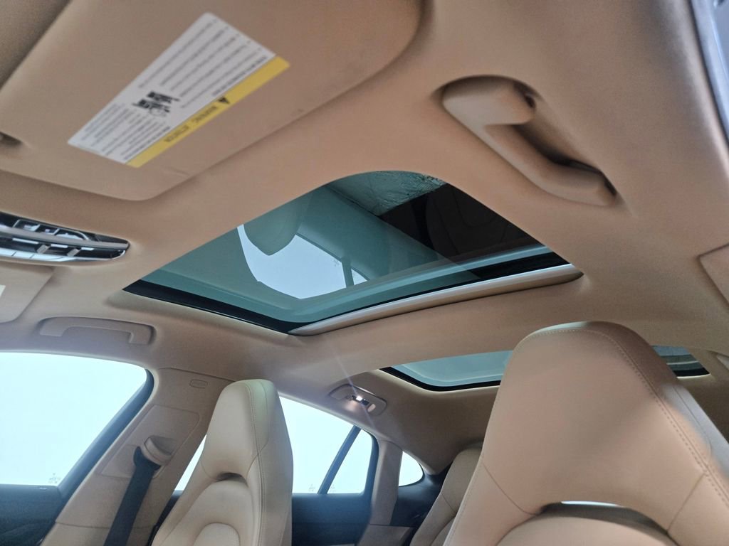 Used 2018 Porsche Panamera 4 image 9