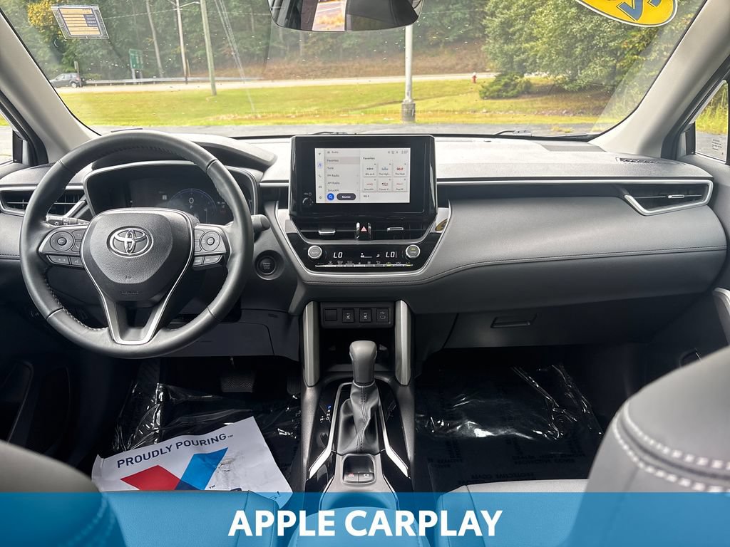 Used 2025 Toyota Corolla Cross XLE FWD image 16