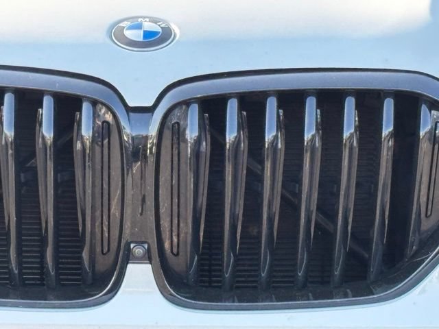 Used 2022 BMW X5 xDrive40i w/ M Sport Package AWD/4WD image 2