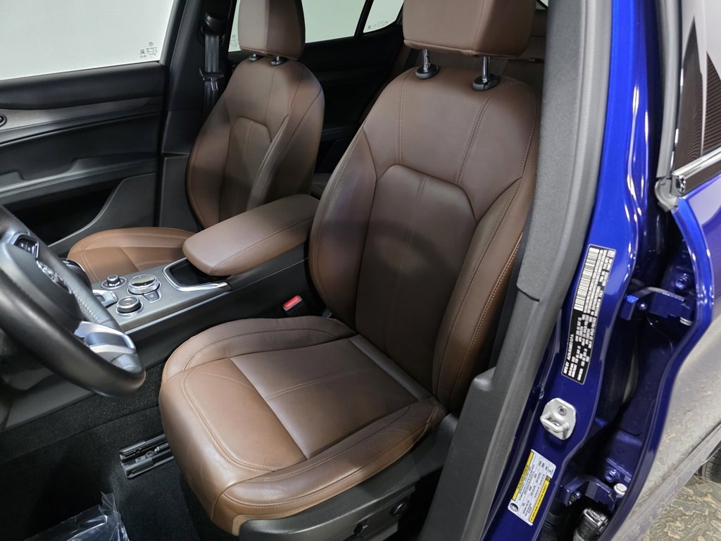 Used 2022 Alfa Romeo Stelvio Ti image 13