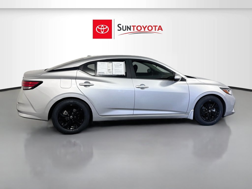 Used 2021 Nissan Sentra SV FWD image 2