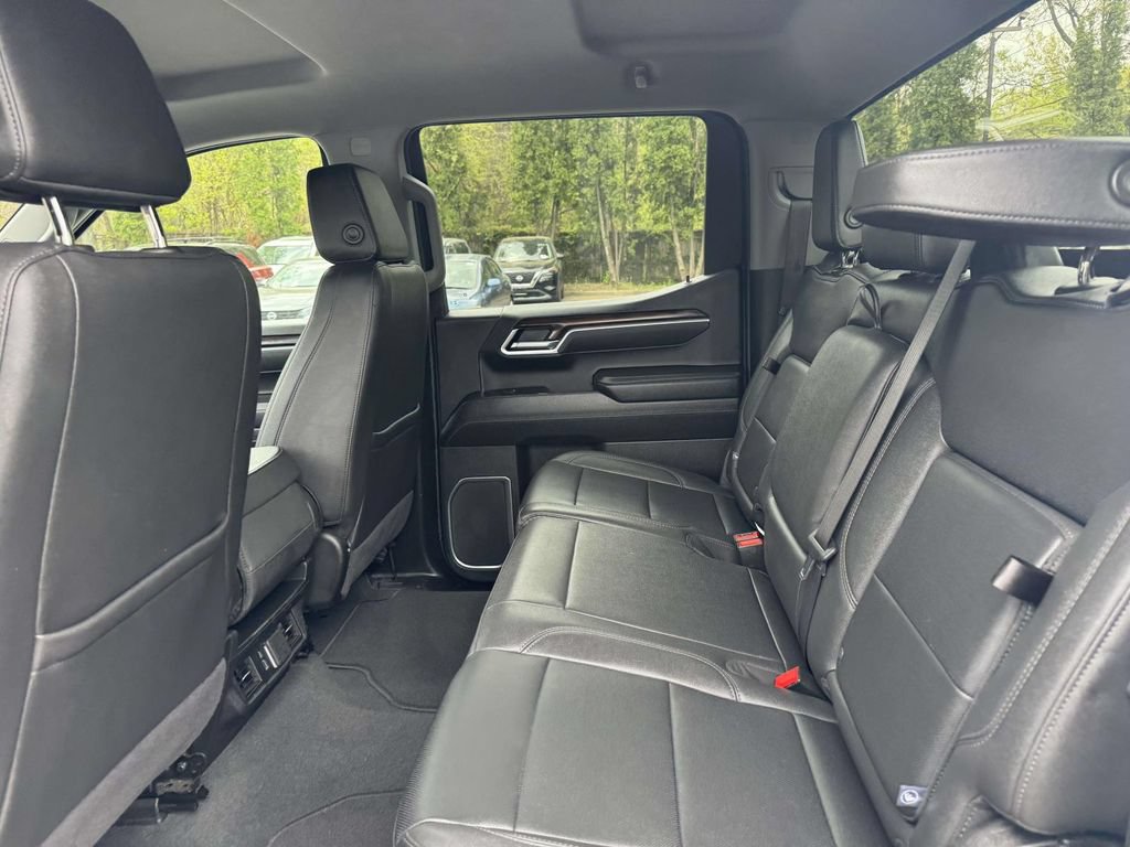 Used 2025 GMC Sierra 1500 SLT AWD/4WD image 12