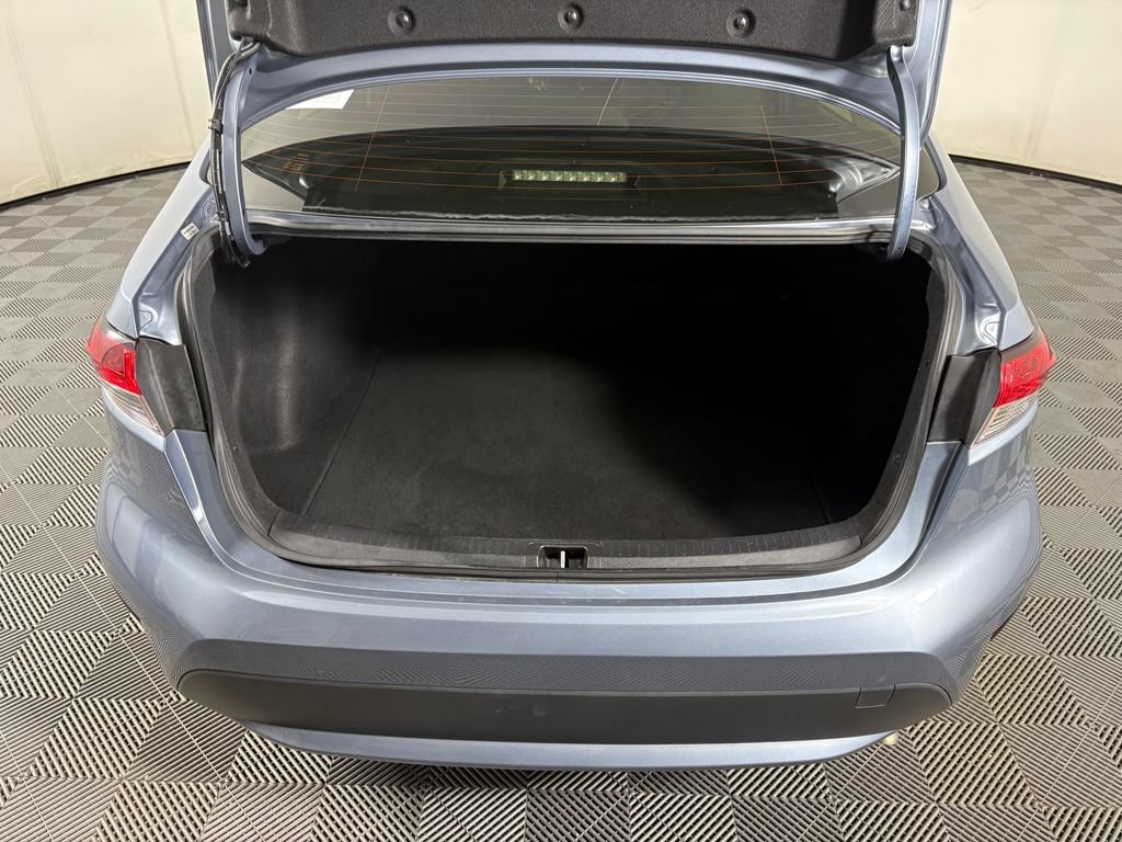 Used 2022 Toyota Corolla LE FWD image 28