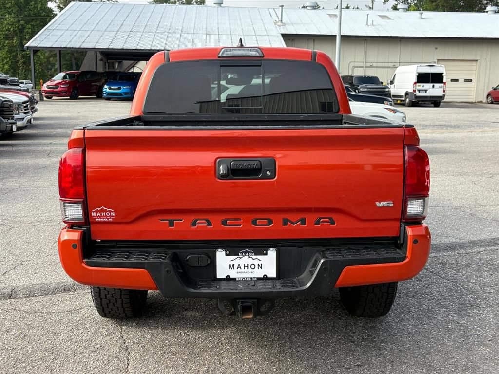 Used 2018 Toyota Tacoma TRD Sport AWD/4WD image 6