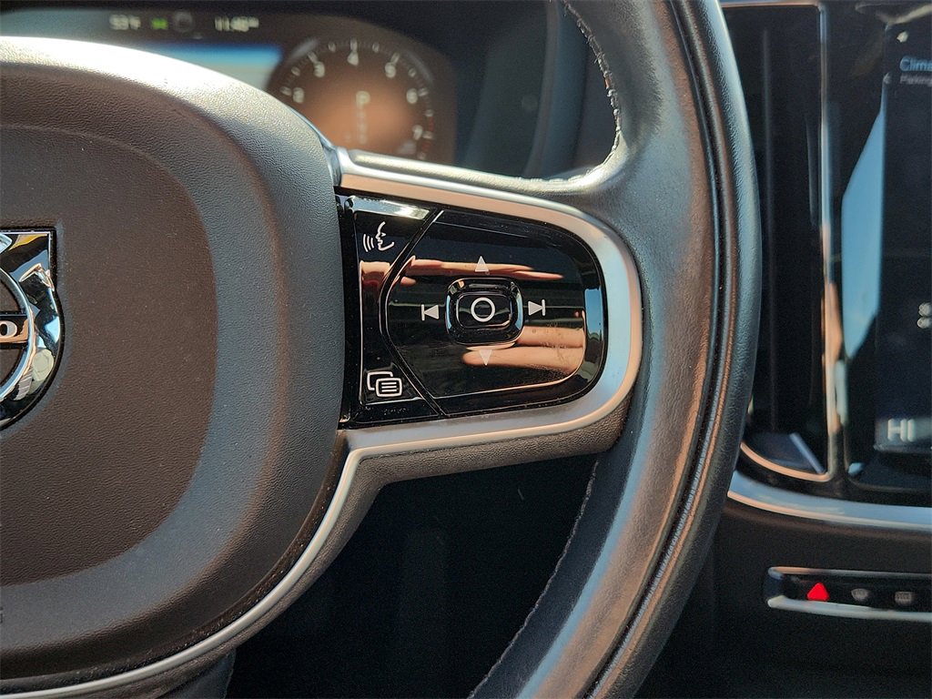 Used 2020 Volvo S60 T5 Momentum image 23