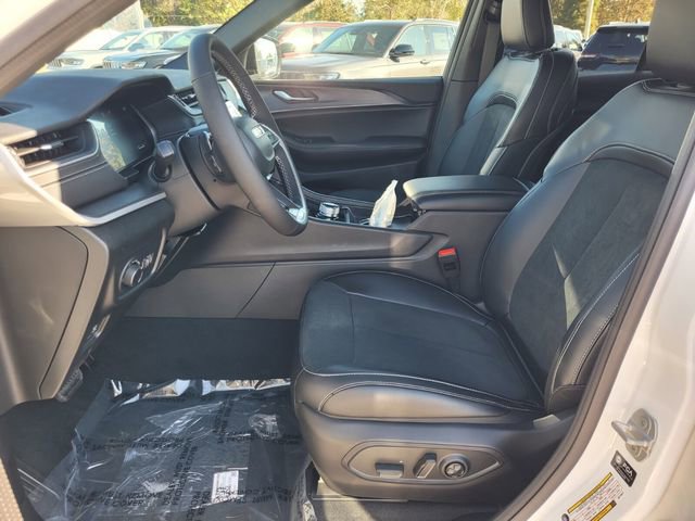 New 2025 Jeep Grand Cherokee Laredo RWD image 4