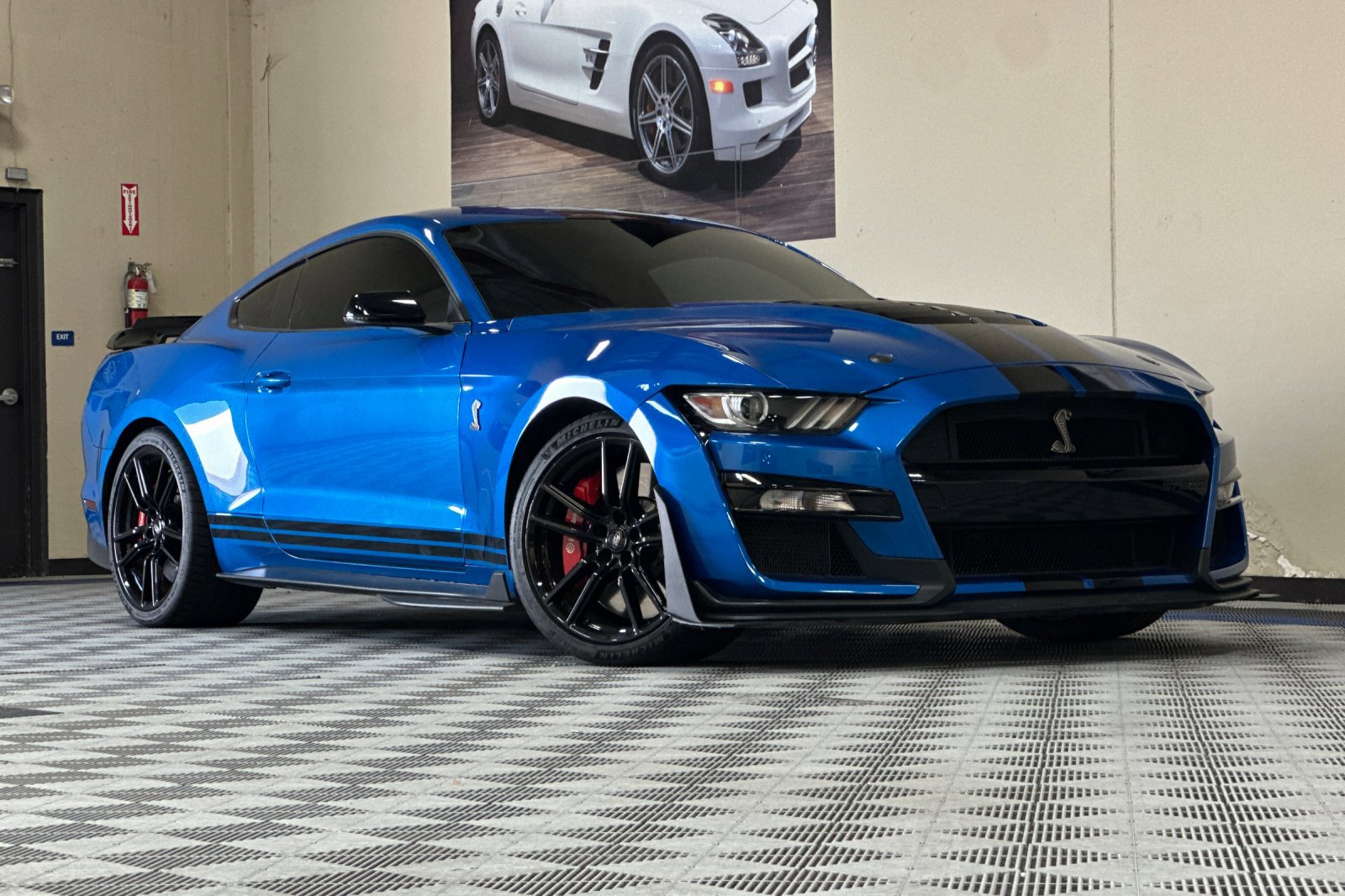 Used 2021 Ford Mustang Shelby GT500 w/ Technology Package RWD image 2
