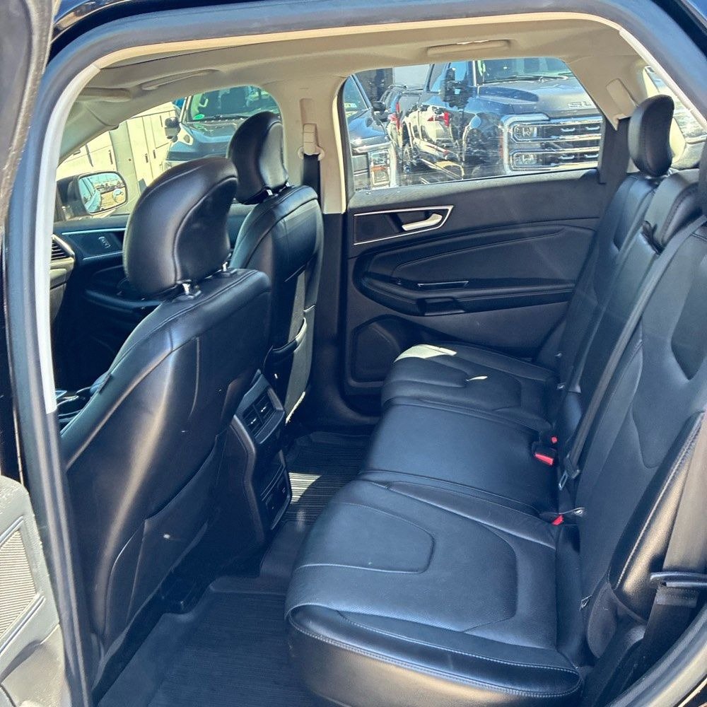 Used 2017 Ford Edge Titanium w/ Equipment Group 301A AWD/4WD image 12