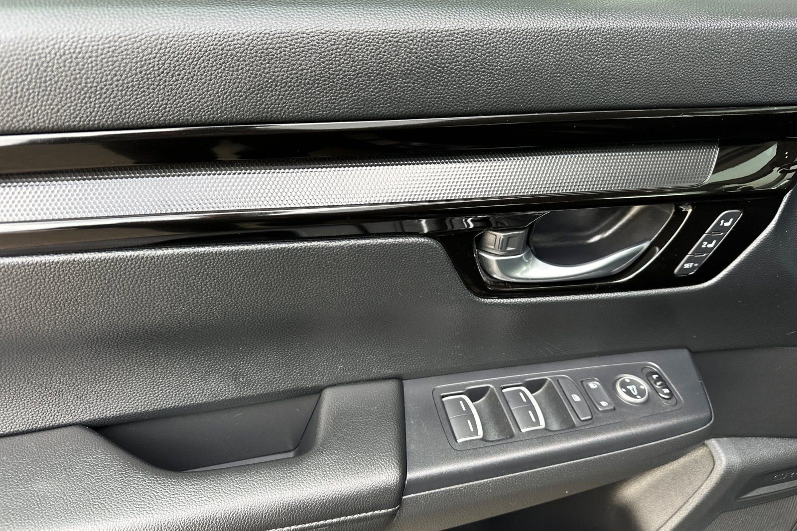 Used 2025 Honda CR-V EX-L image 11