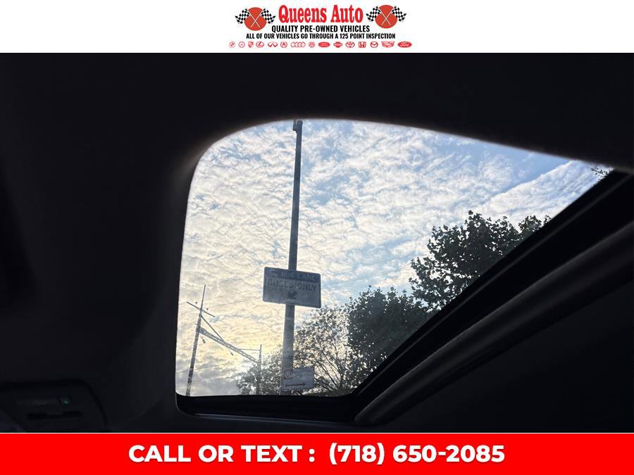 Used 2021 Nissan Sentra SR w/ SR Premium Package FWD image 24