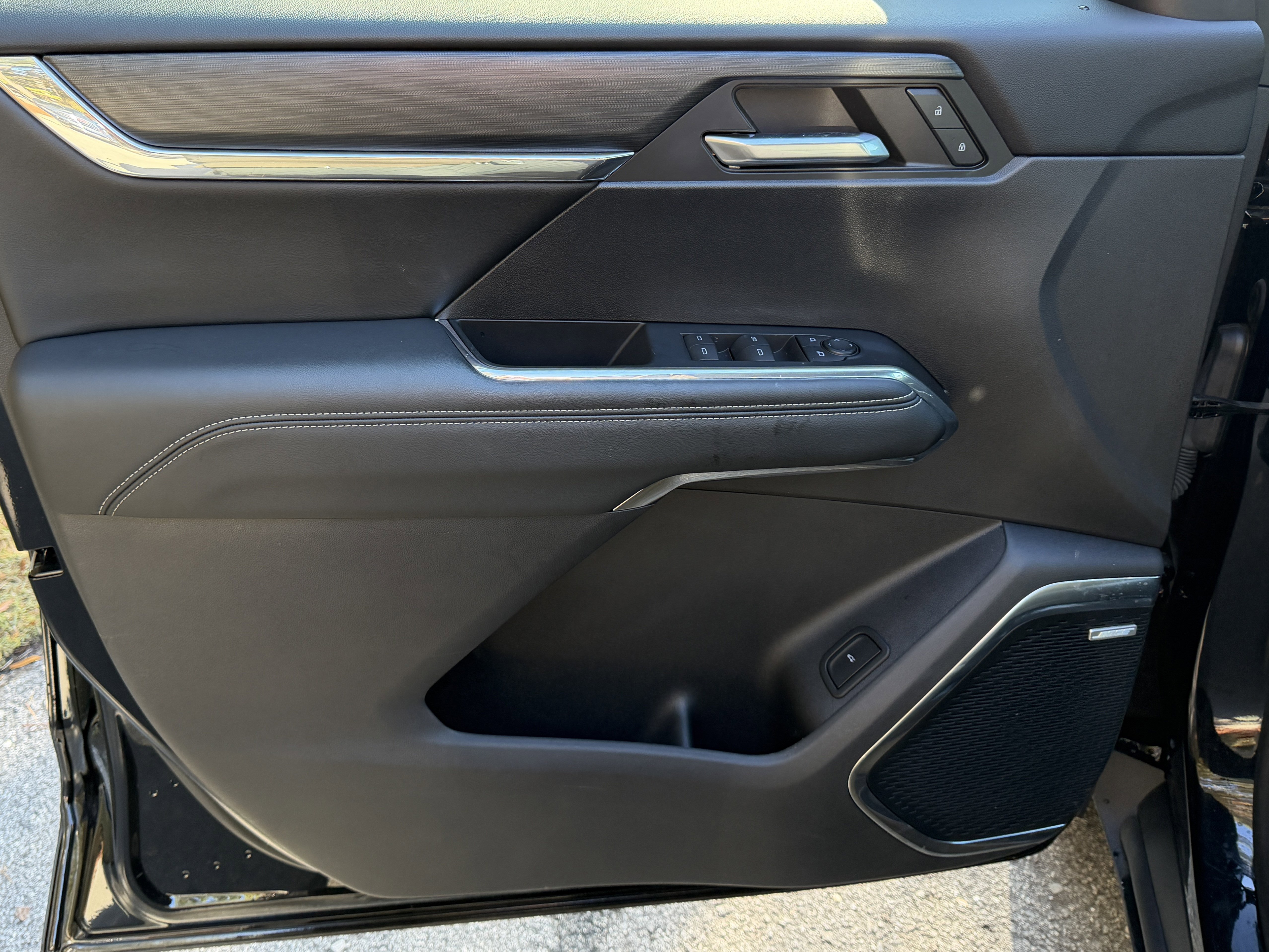 Used 2024 GMC Acadia Elevation w/ Luxury Package image 11