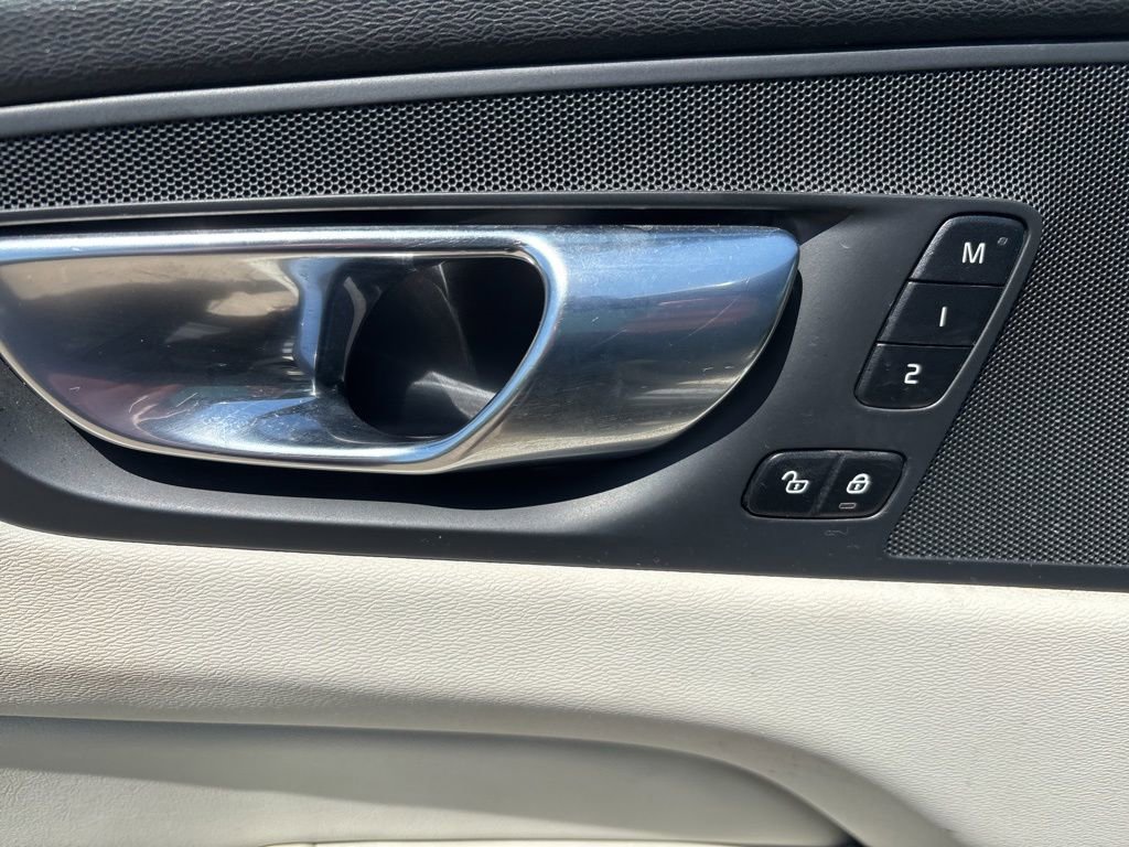 Certified 2023 Volvo XC60 B5 Core w/ Climate Package AWD/4WD image 18