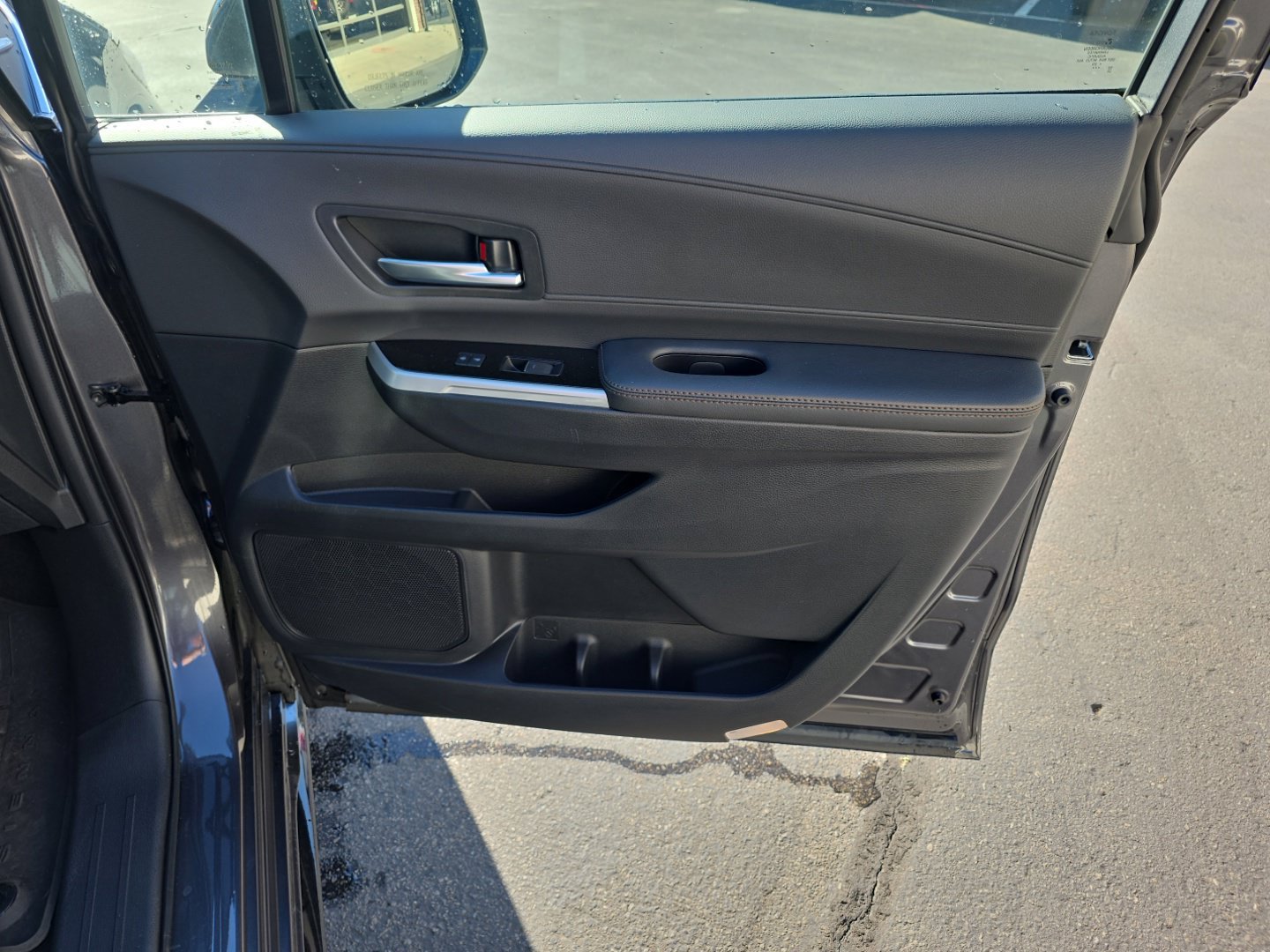 Used 2025 Toyota Sienna Limited AWD/4WD image 39
