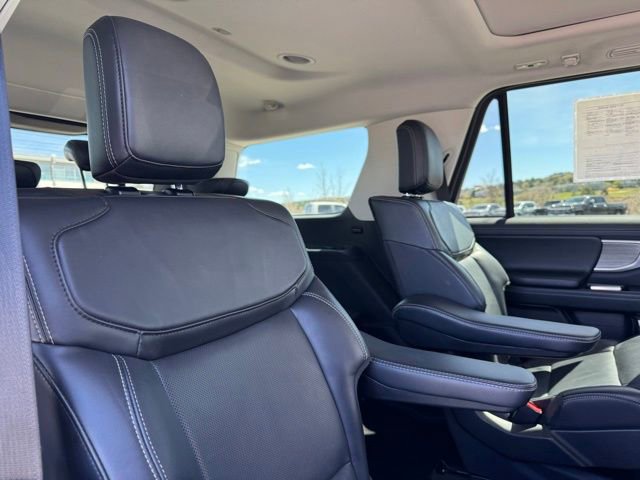 Used 2025 Ford Expedition Platinum AWD/4WD image 24