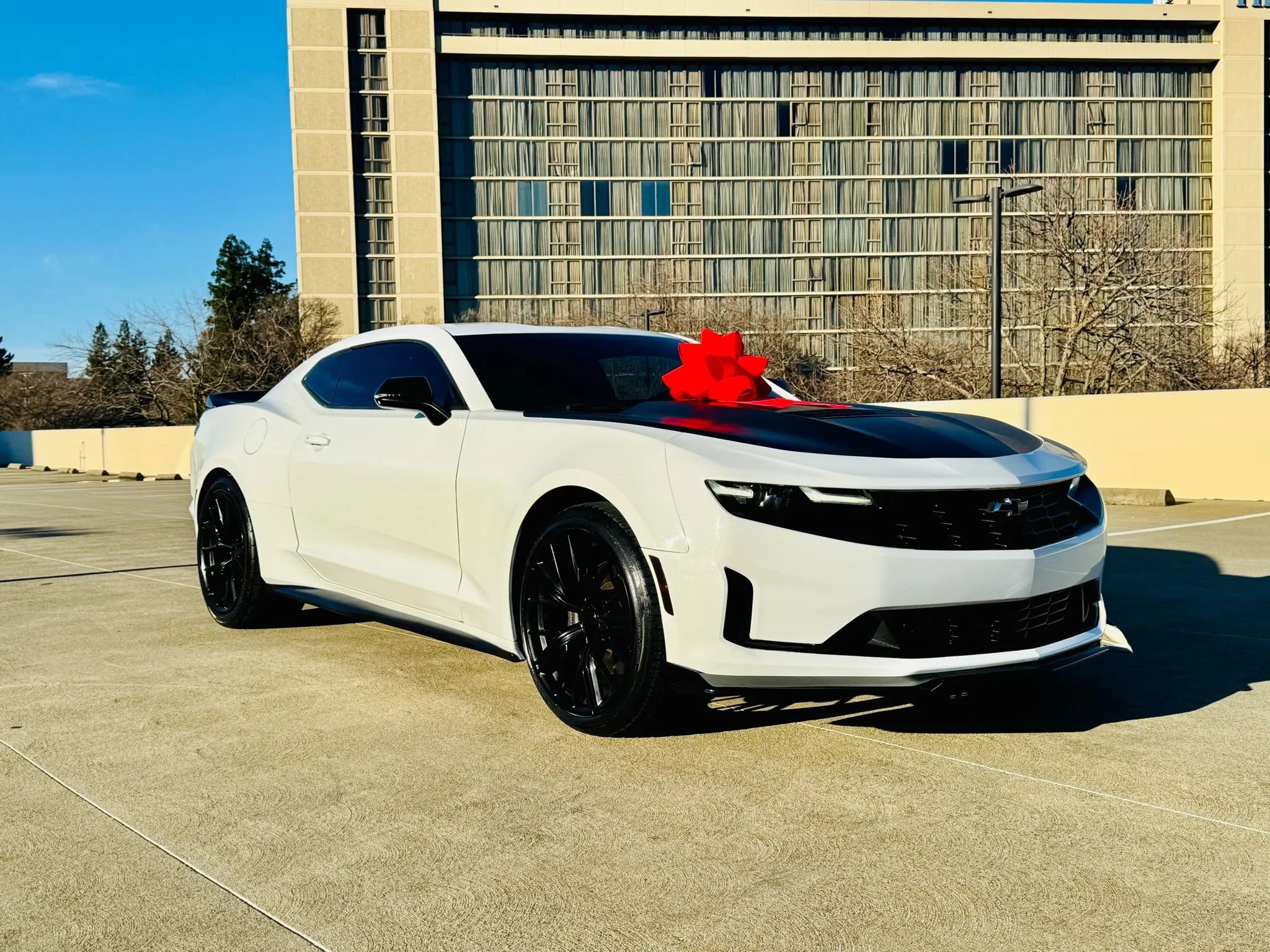 Used 2020 Chevrolet Camaro LT image 1
