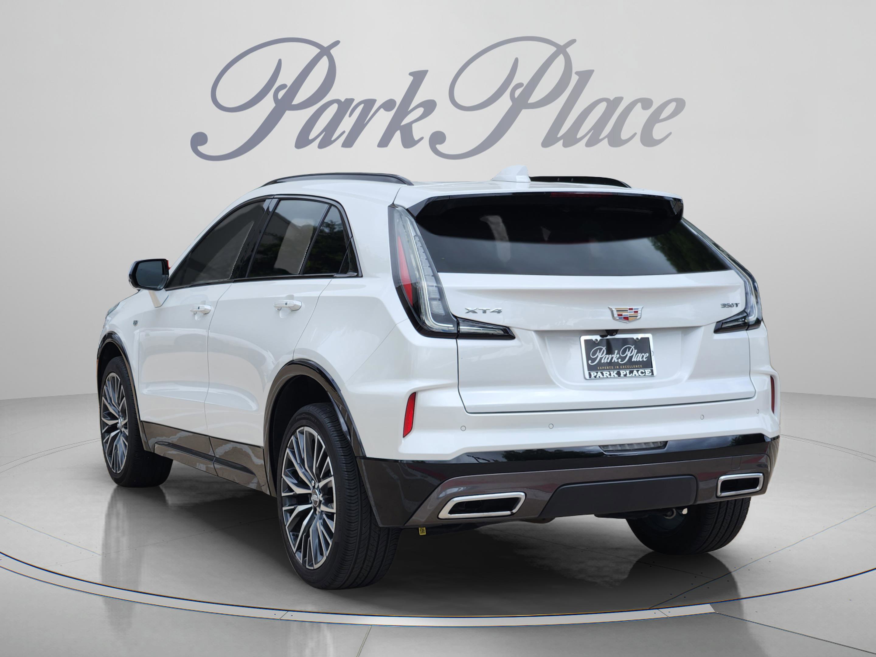 Used 2025 Cadillac XT4 Sport FWD image 3