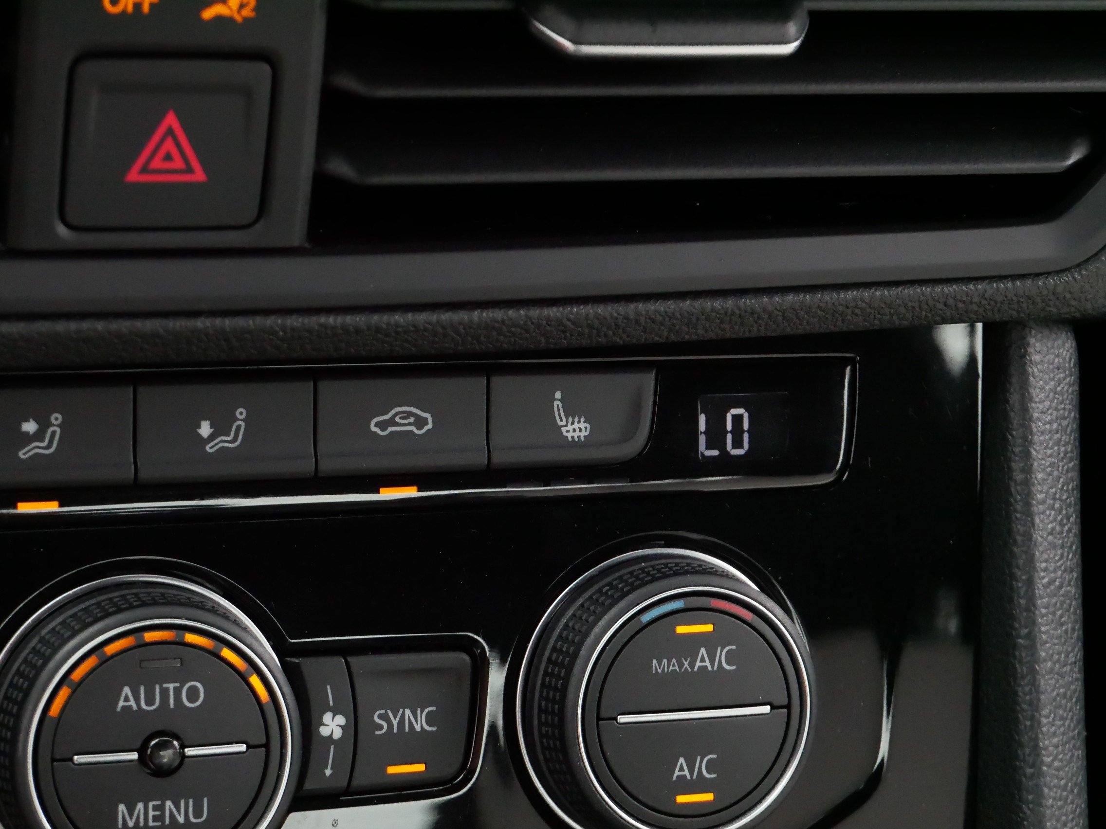 Used 2019 Volkswagen Jetta R-Line w/ R-Line Cold Weather Package FWD image 28